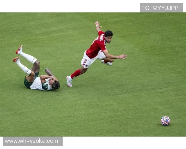 足球场上的爆笑瞬间：球星失误搞笑镜头合集，笑到停不下来